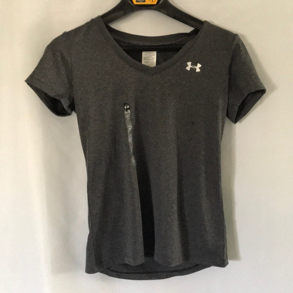 Under Armoir women’s Tech V-Neck short sleeve